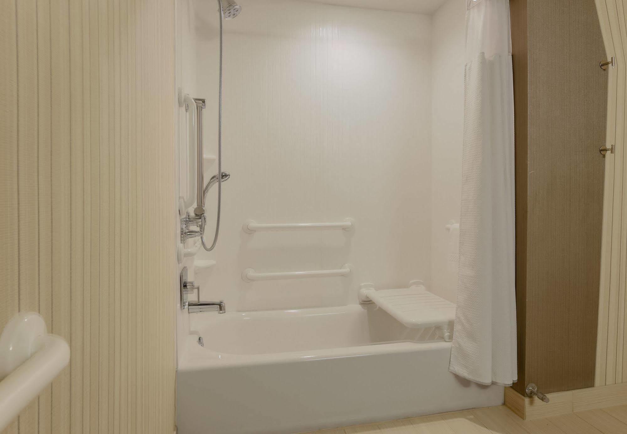 Courtyard By Marriott Dallas Midlothian At Midlothian Conference Center Esterno foto