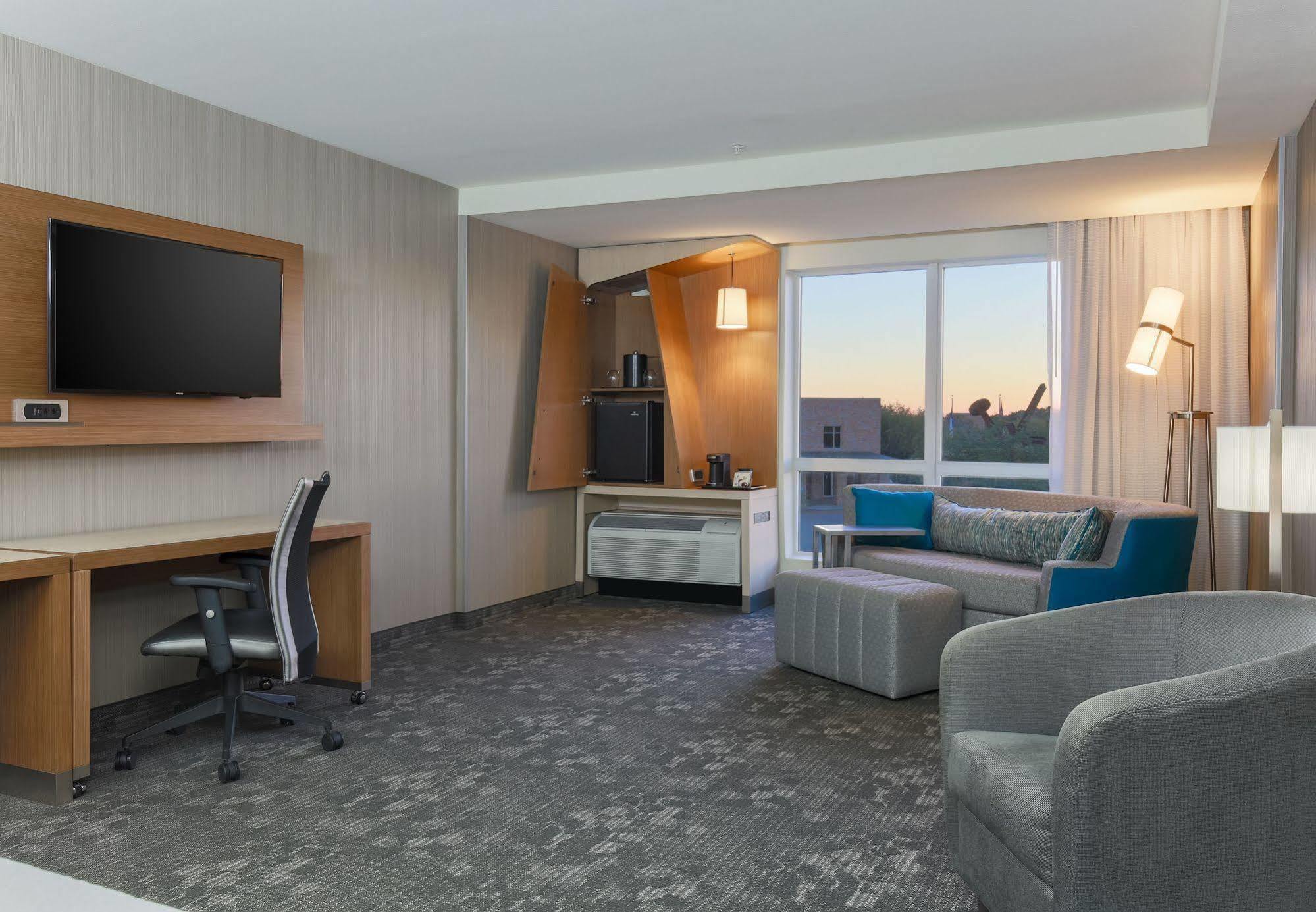 Courtyard By Marriott Dallas Midlothian At Midlothian Conference Center Esterno foto