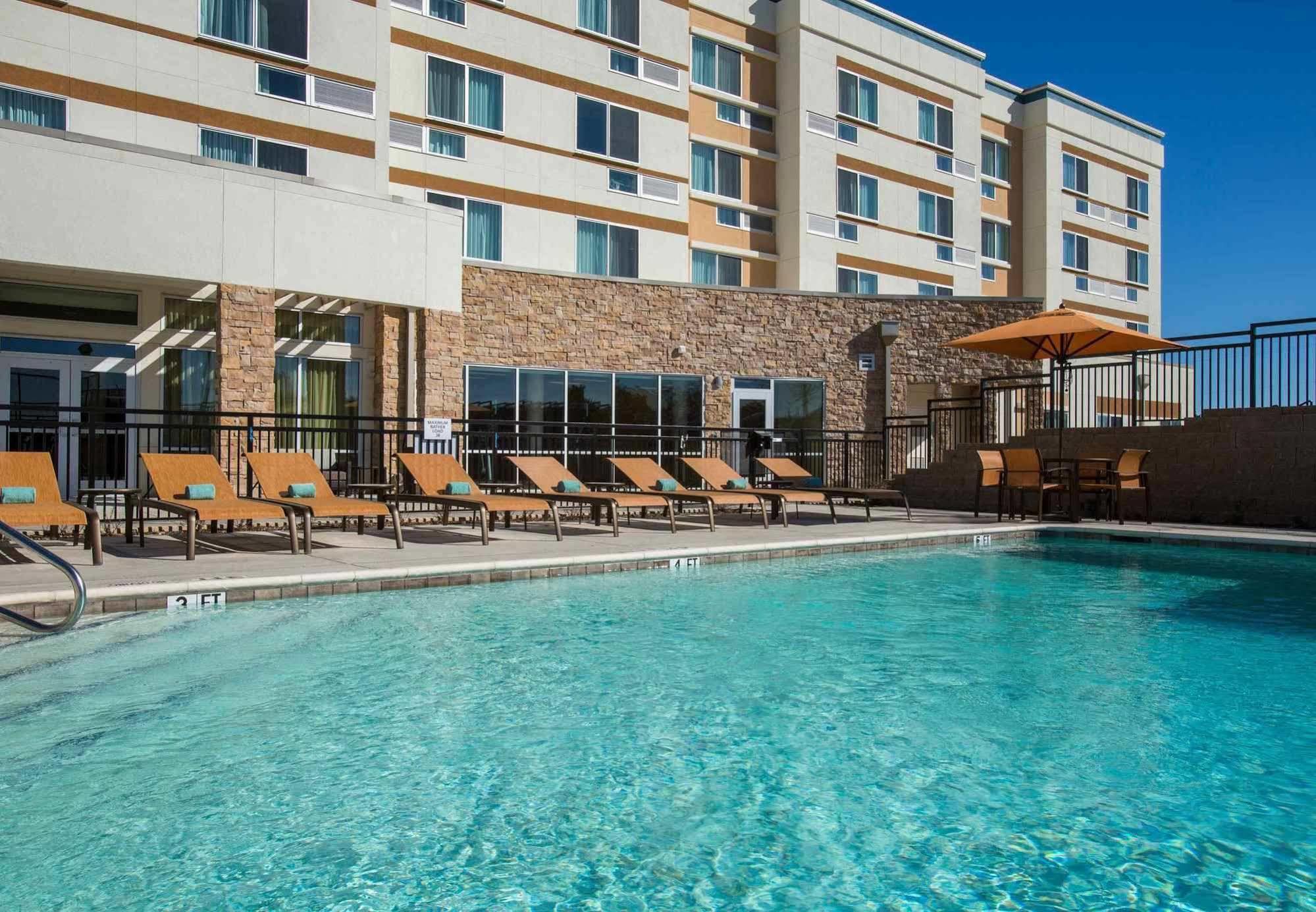 Courtyard By Marriott Dallas Midlothian At Midlothian Conference Center Esterno foto